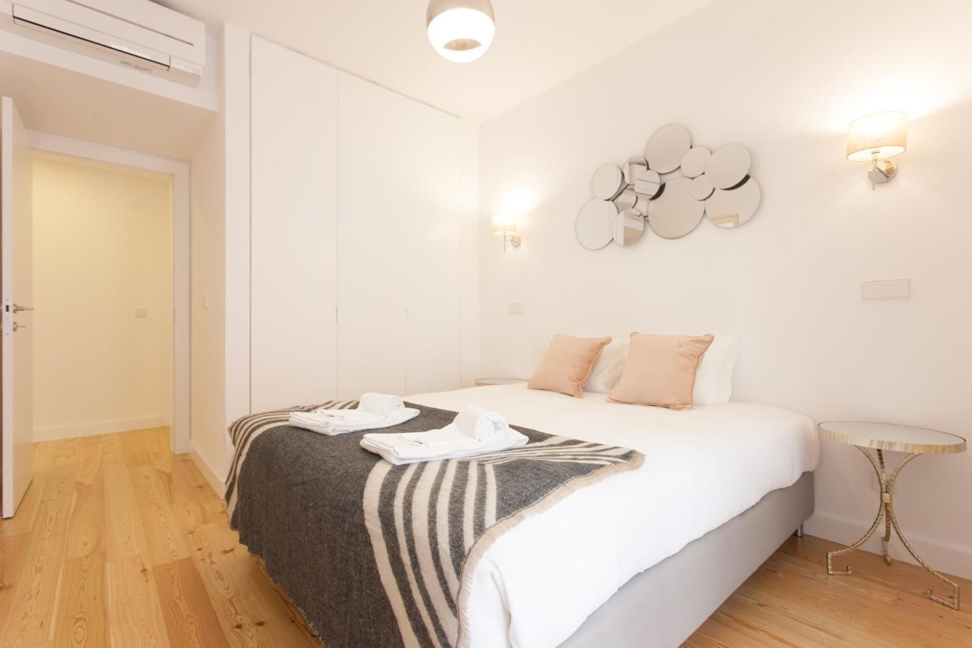 Mouraria Blue Three-Bedroom Apartment W/ Parking - By Lu Holidays Lisbon Exterior photo