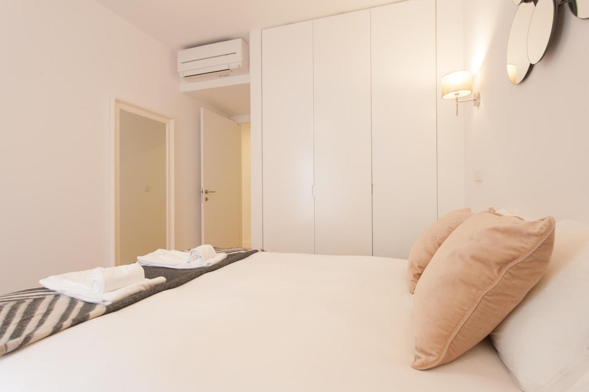 Mouraria Blue Three-Bedroom Apartment W/ Parking - By Lu Holidays Lisbon Exterior photo